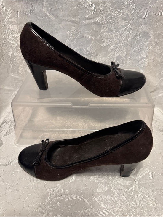 Predictions Shoes - Predictions Two-Tone Brown and Black Suede Pump with Bow